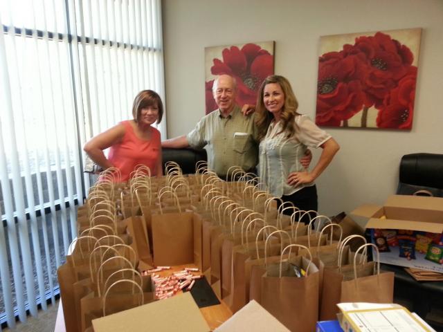 00000000000_Melanie%2C_Don_and_Danielle_Packing_Golf_gift_bags.jpeg