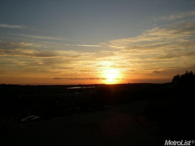 0000000_3417_Surry_Lane_Sunset_View.jpg